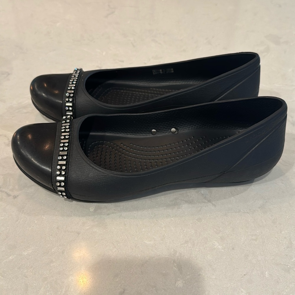 CROCS Women’s Rhinestone Flats Cap Toe Black Size 8 - Picture 2 of 7